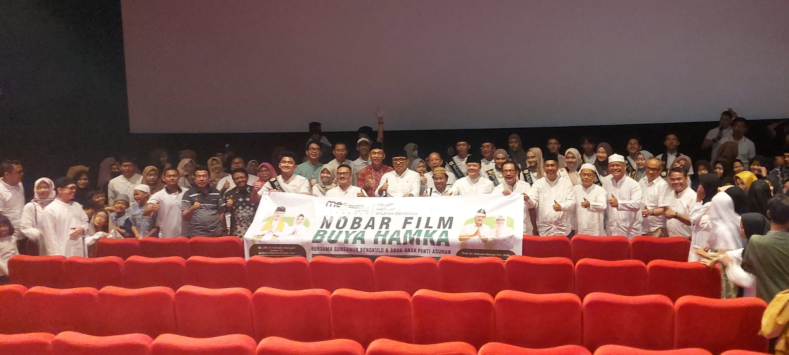 Ajak Anak Yatim, MES Bengkulu dan Gubernur Rohidin Nobar Film Buya Hamka di XXI 