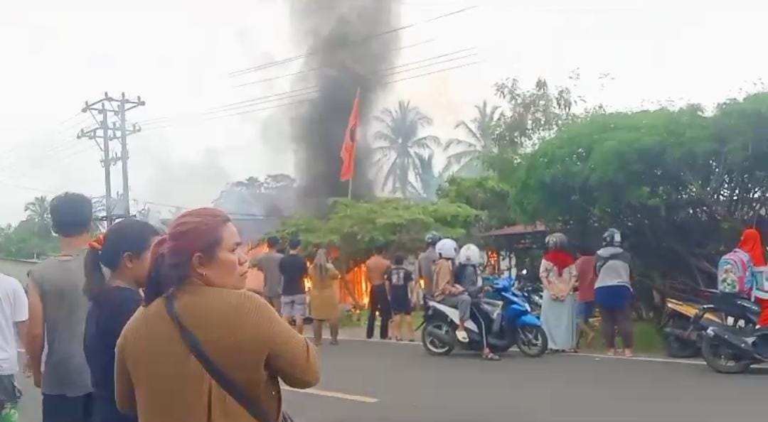 Rumah Warga Pasar Pedati Habis Dilalap Si Jago Merah, Diduga Karena Korsleting Listrik 