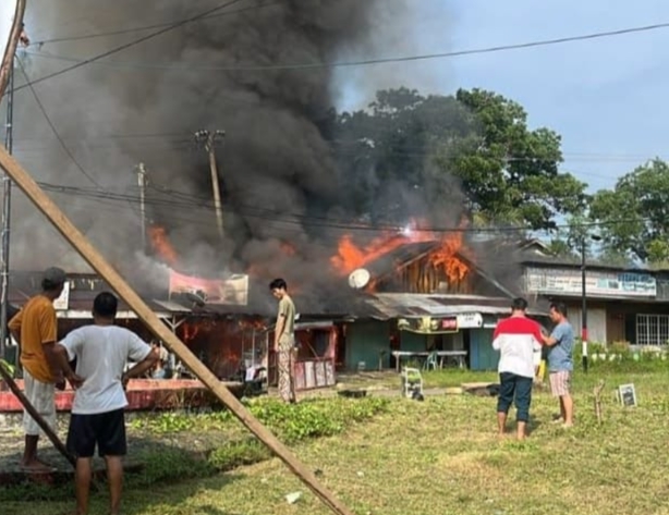 Api Mengamuk, Lima Bangunan Ruko dan Rumah Warga di Ketahun Bengkulu Utara Hangus