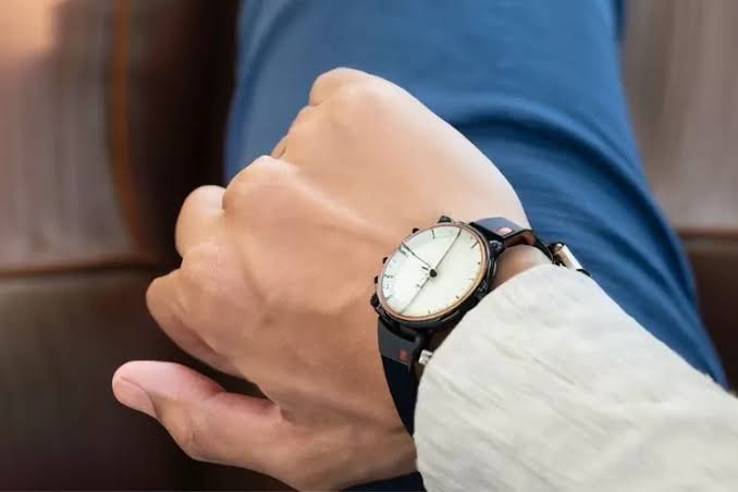 Yuk Intip 6 Fakta Unik Karakter Orang yang Suka Pakai Jam Tangan di Tangan Kanan, Apakah Kamu Termasuk?