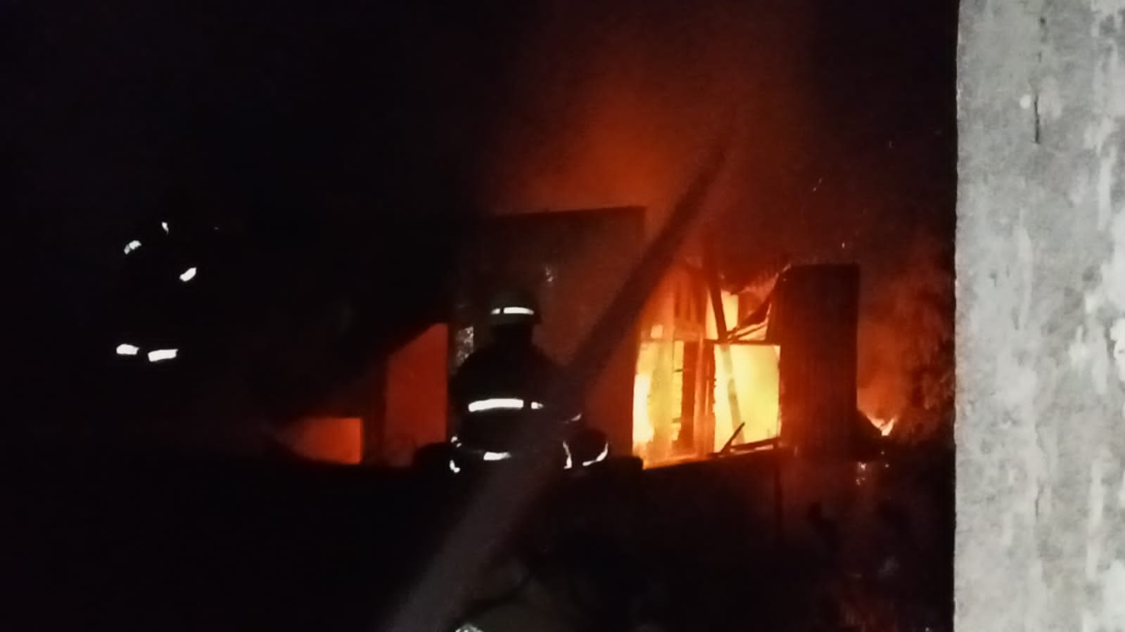 Diduga Konsleting Listrik, Satu Unit Rumah di Kota Bengkulu Ludes Terbakar 