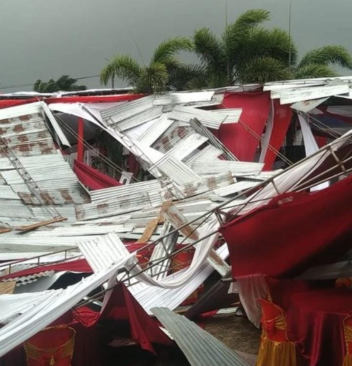 Diterjang Badai, Tenda Acara Tasyakuran Anak Bupati Bengkulu Utara Porak Poranda