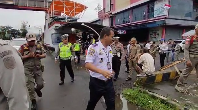 Sebabkan Kemacetan, Dishub dan Satlantas Tertibkan Parkir Dikawasan Pasar Kepahiang