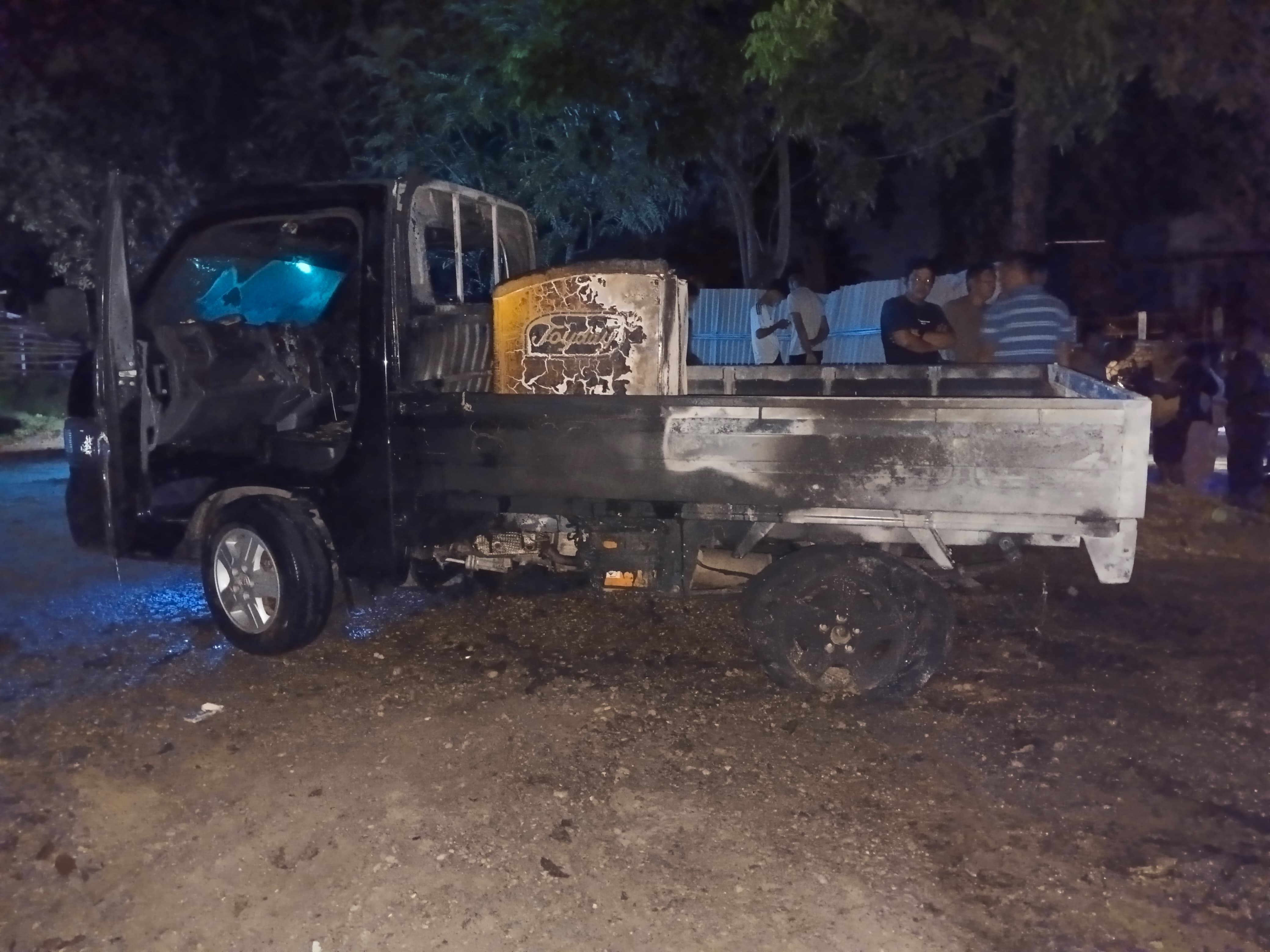 Mobil Pickup Terbakar, Rupanya Ini yang Dibawa Sopir