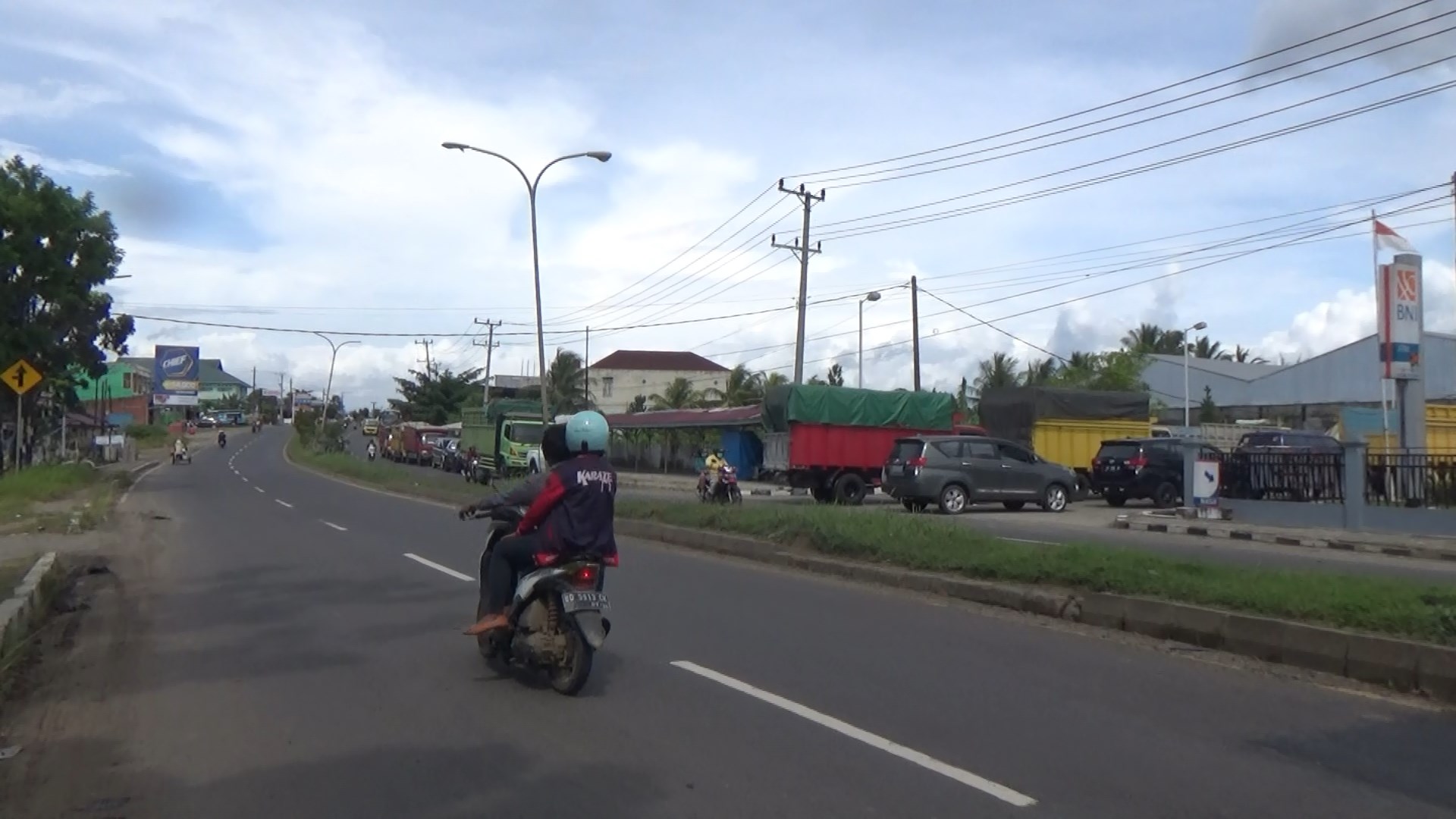 Antrean Panjang di SPBU, Pertamina Bantah Suplay Tersendat