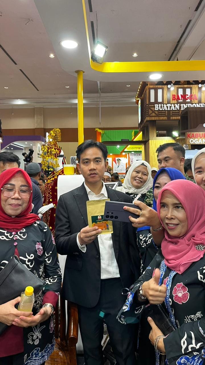 Bikin Heboh, Gibran Rakabuming Masuk ke Stand Bengkulu Tengah di Apkasi Otonomi Expo 2024