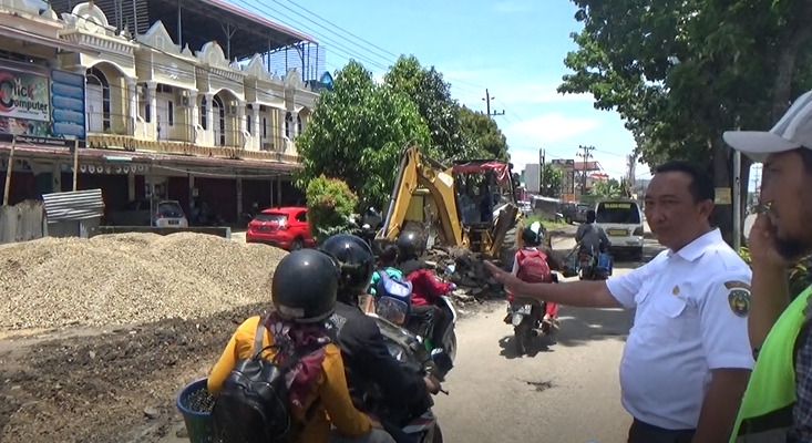 Perbaikan Jalan Hibrida Dimulai, Dewan Apresiasi Respon Pemkot