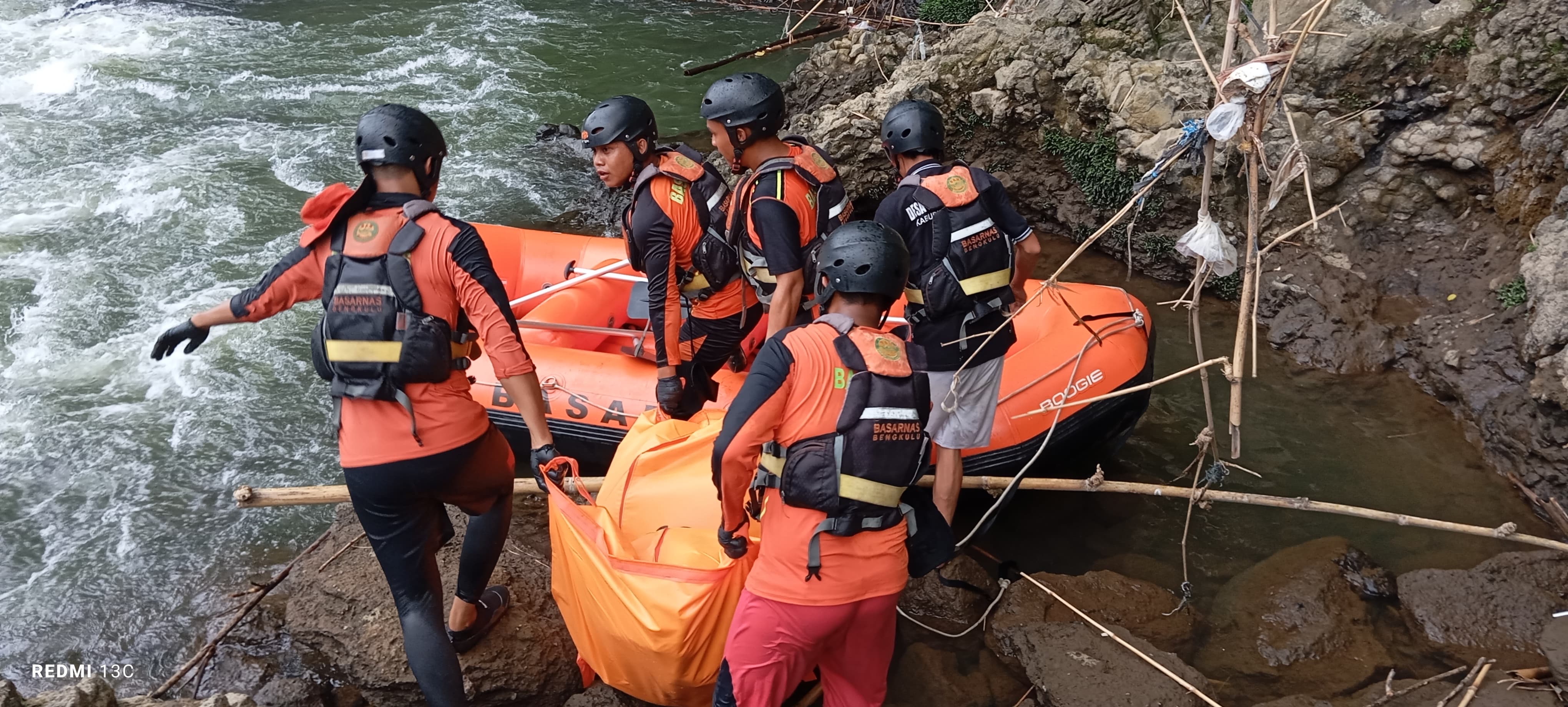 24 Jam Pencarian, Kondisi Nelayan yang Hanyut Saat Jaring Ikan Dialiran Sungai Musi ditemukan MD