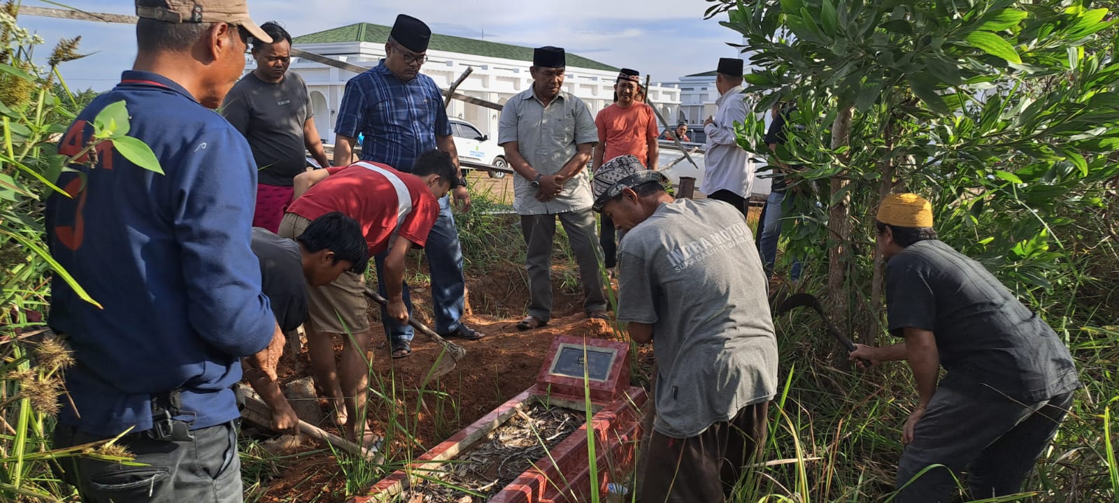 1 Makam Lagi Dipindahkan Dari Komplek Perkantoran Merah Putih, 8 Makam Masih Belum Tahu Siapa Ahli Waris