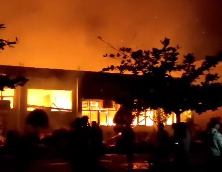 Breaking News: Gedung SMK 5 Bengkulu Utara Terbakar