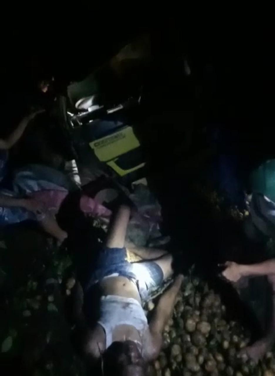 Truk Angkutan Kentang Terjun ke Dalam Jurang Tebing Batu