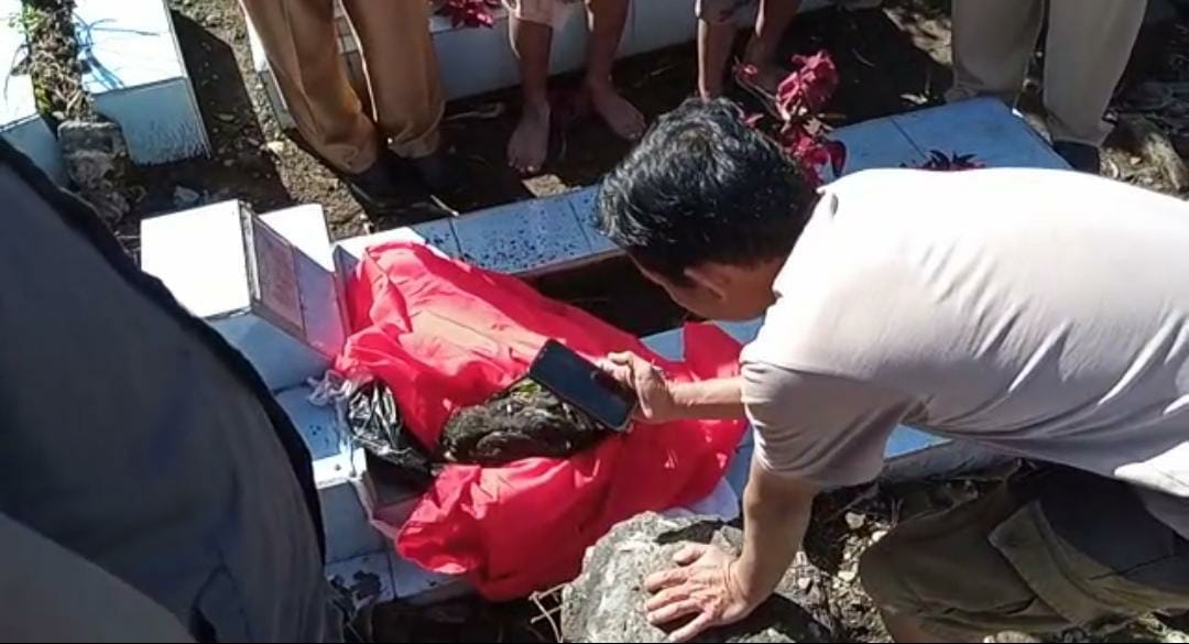 Warga Curup Heboh, Ditemukan Bungkusan di Kuburan Diduga Berisi Bayi 