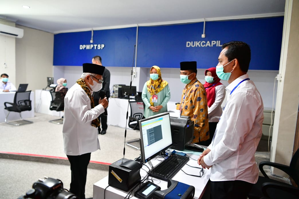 Didampingi Gubernur, Wapres Ma'ruf Amin Cek Pelayanan di Gerai  MPP Bengkulu Tengah