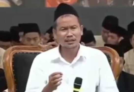 Saat Gus Baha Meneteskan Air Mata Menjelaskan Tanda Hari Kiamat