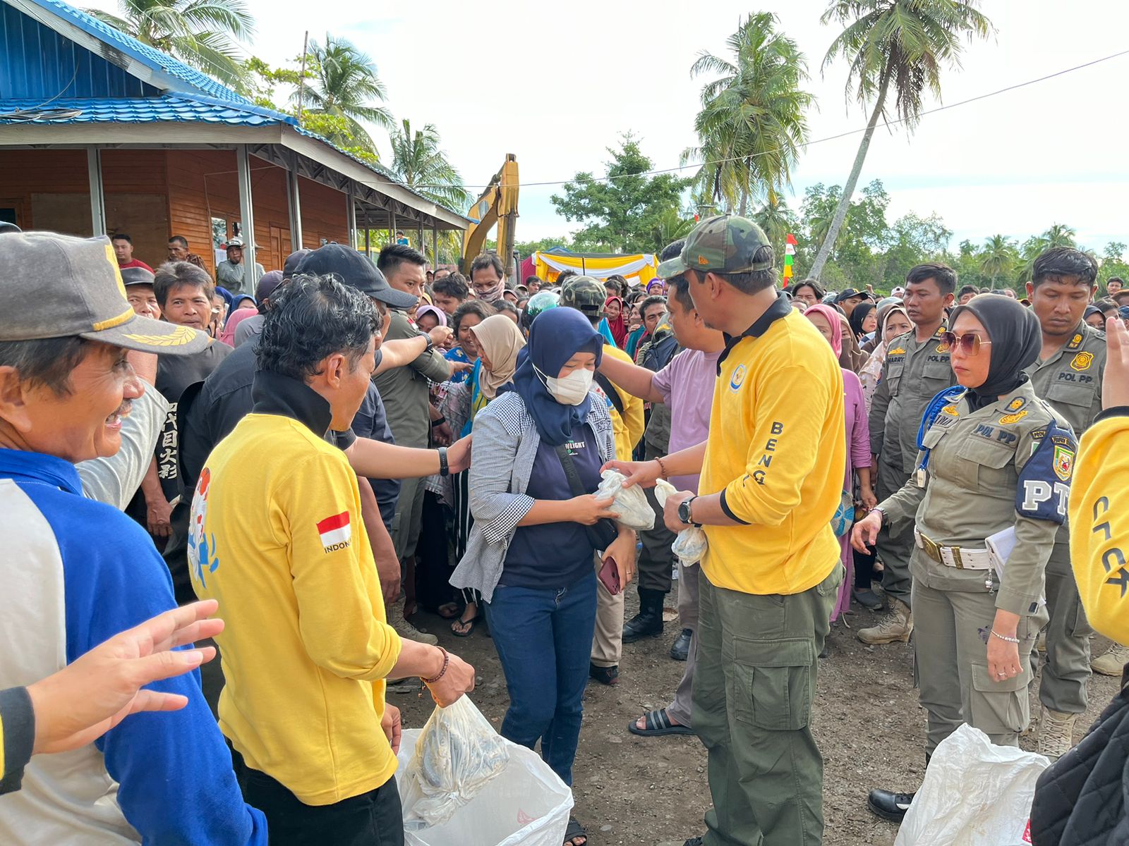 DKP Pemprov Bengkulu Berbagi Ikan Bandeng, Ribuan Warga Kebagian 