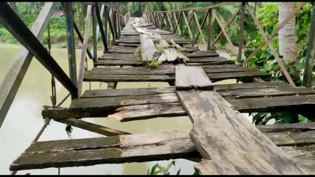 Rusak Parah, Jembatan Tanjung Aur Butuh Perbaikan   