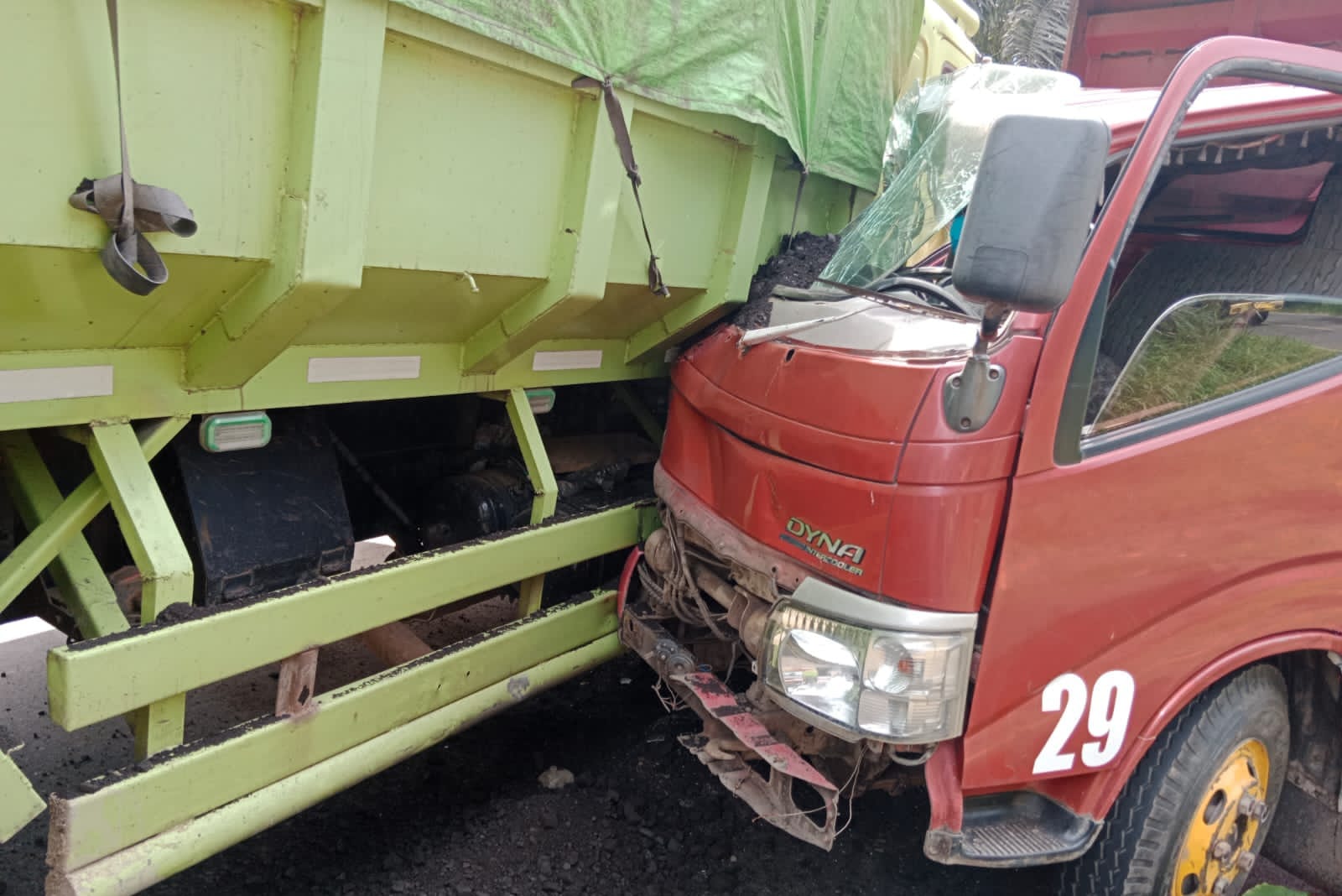 Laka Maut di Jalinbar Bengkulu Utara, Sopir Truk Meninggal Dunia dalam Posisi Terjepit 