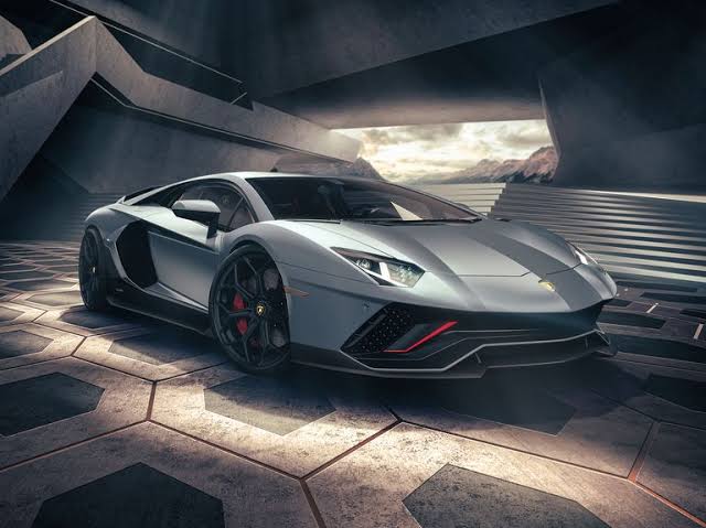 Lamborghini Aventador Jadi Salah Satu Mobil Termahal di Indonesia, Apa Kelebihan dan Kekurangannya?