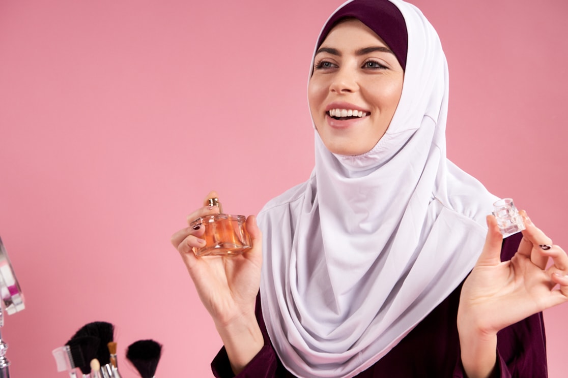 Pastikan hanya Menggunakan yang Halal, Berikut Rekomendasi Parfum dan Lipstick Halal