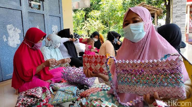 Sampah Minuman dan Deterjen Bisa Bernilai, Warga Jadikan Pupuk Organik dan Kerajinan