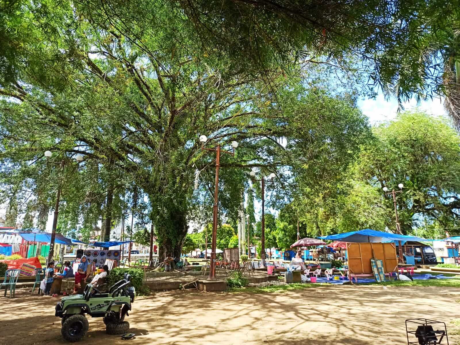 PUPR Bengkulu Selatan Percantik Taman Merdeka