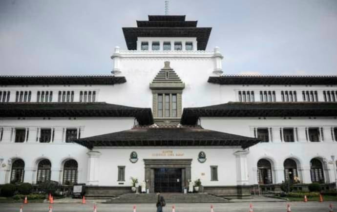 Kisah Bangunan Bersejarah Indonesia Bag 1, Borobudur Tempat Pelarian, Gedung Sate Ditunggu Sosok Berjenggot 