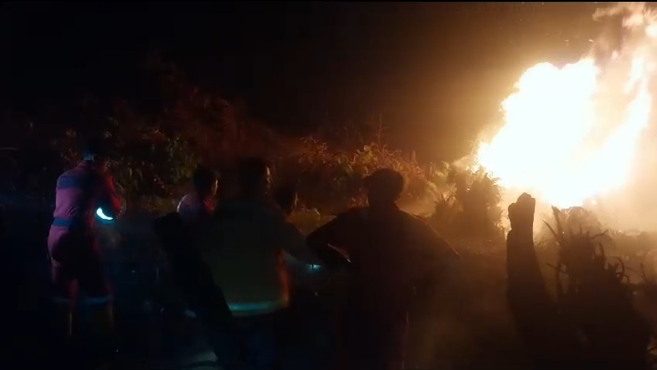 Sabtu Malam Giliran Lahan di Surabaya Terbakar, Api Begitu Cepat Meluas