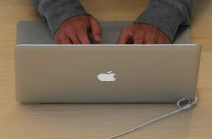 Macbook Anda Terkunci? Pelajari dan Ikuti Langkah Berikut Sebelum ke Service Center