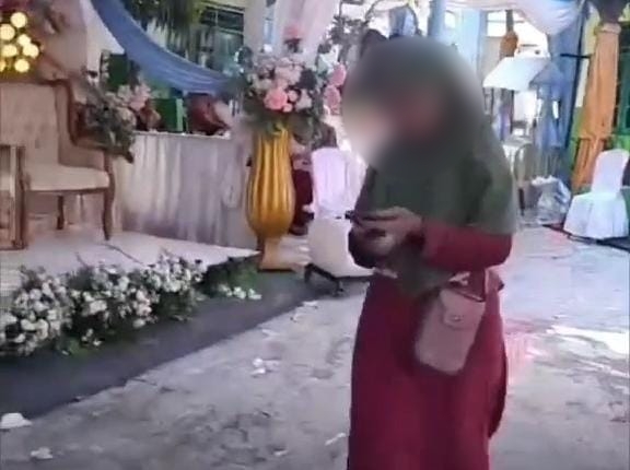 Viral. Wanita Berjilbab Terekam CCTV Mencuri Handphone di Pesta Pernikahan, Modusnya Datang Sebagai Undangan 