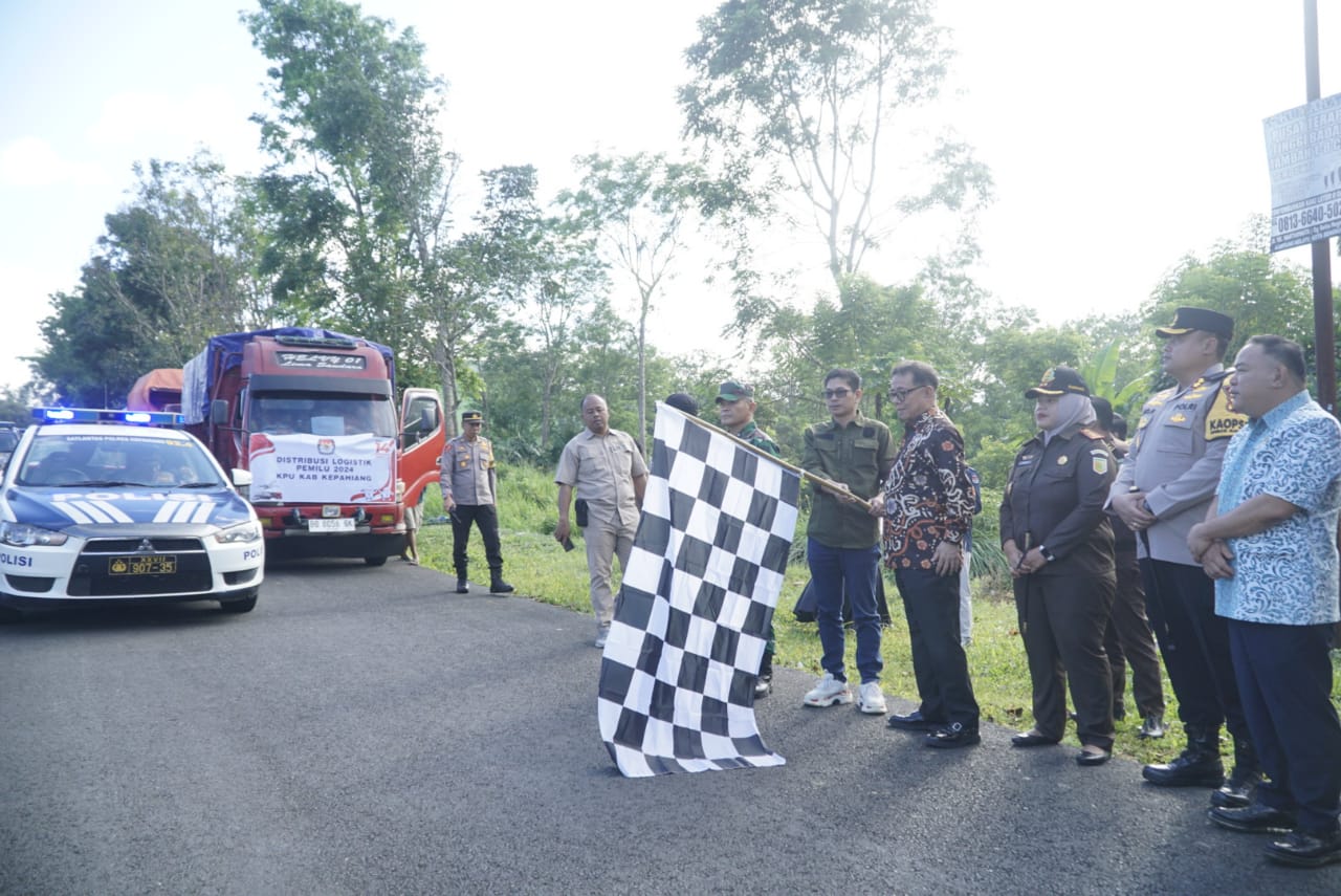 Berkah Hajatan Pemilu, Sopir Truck Kebanjiran Order Pengangkutan Logistik 