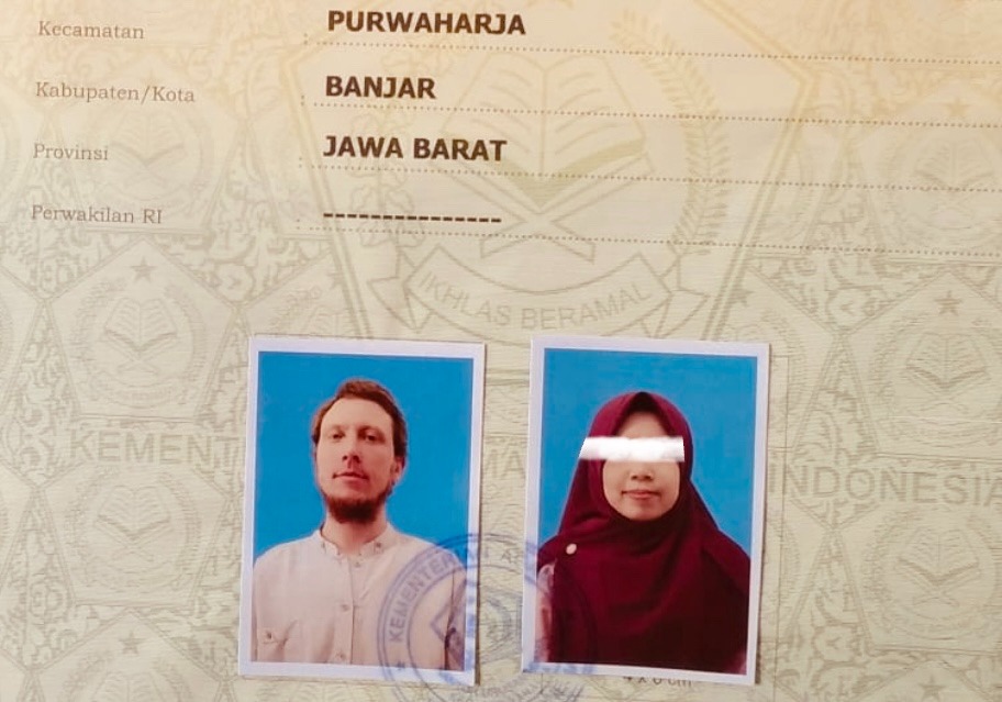 Setelah Mualaf, Bukti Cintanya Bule Arthur Lamar Siti Bashiroh, Butuh Waktu 1 Jam saat Ijab Qabul 