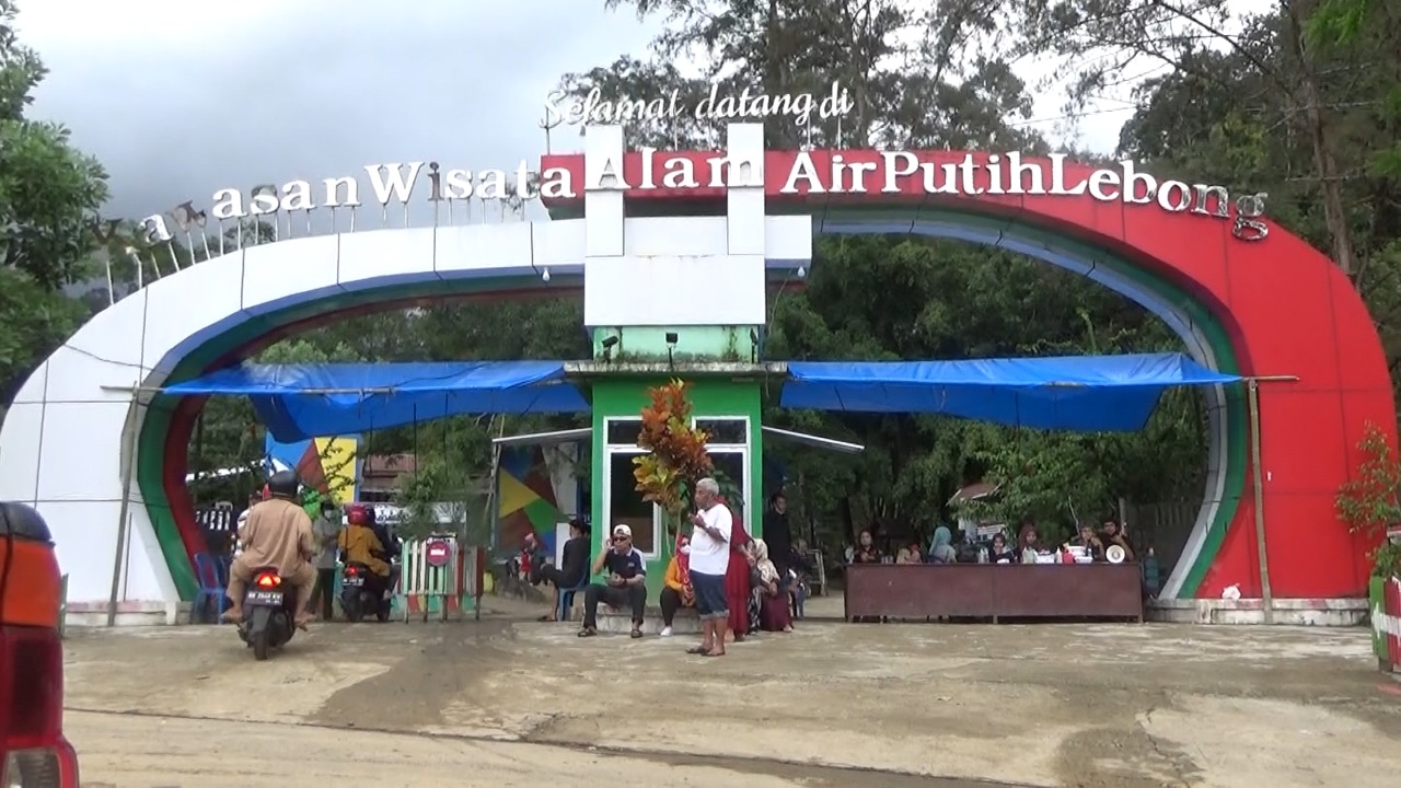 Liburan ke Air Putih Lebong, Bisa Merebus Telur dan Mandi Air Hangat