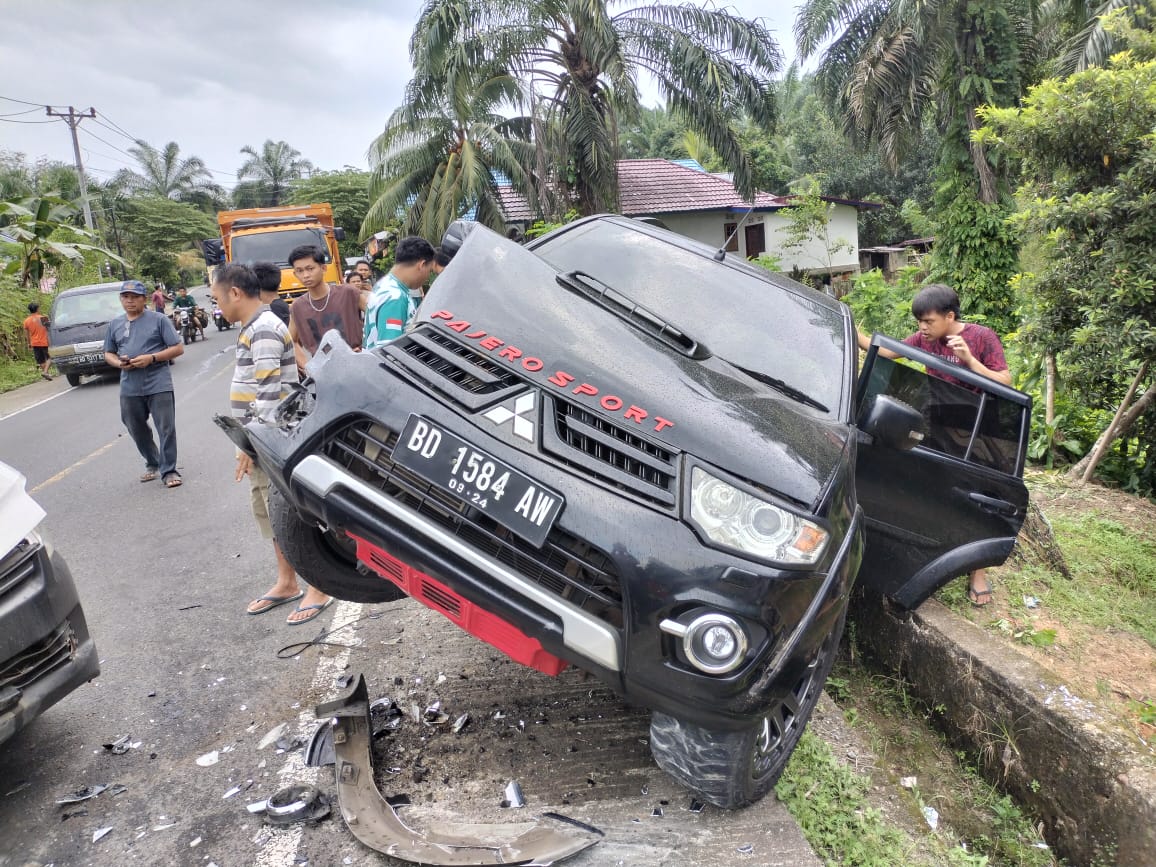 Dua Minibus Tabrakan di Seluma, Mobil Rusak Berat, Begini Kondisi Sopirnya