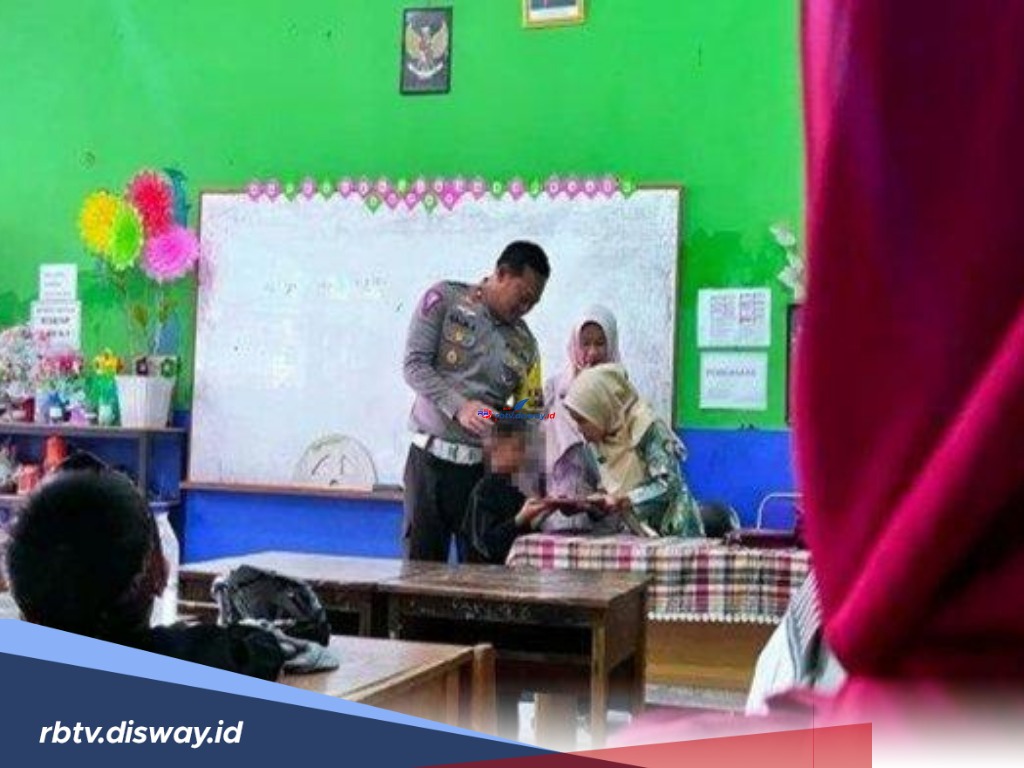 Bikin Haru! Ini Kisah Murid SD di Bandung Minta Ditemani Polisi saat Ambil Raport