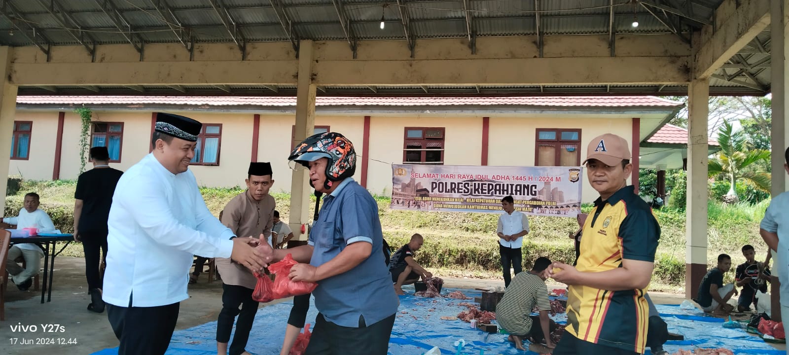 Polres Kepahiang Diserbu Masyarakat Penerima Daging Kurban 