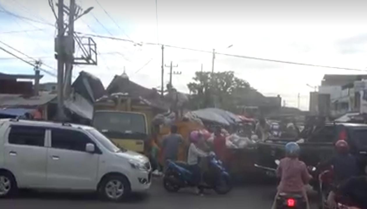 Pedagang Takjil Tidak Dipungut Retribusi Sampah, Jika Ada yang Menarik Dipastikan Bukan Petugas DLH