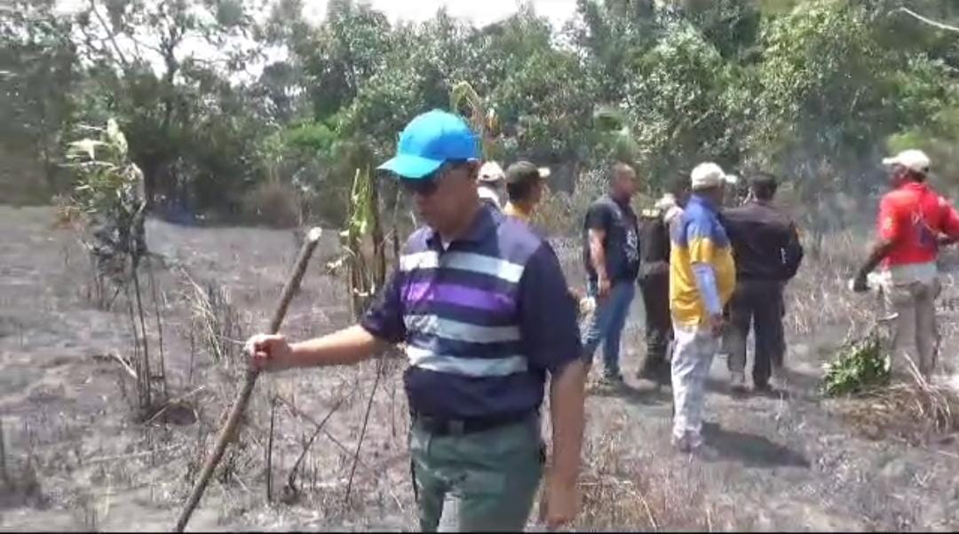 Lahan Kosong Sekitar Lapangan Golf Terbakar Membuat Kapolda Ini Bertindak, Aksinya Mengejutkan Orang Sekitar