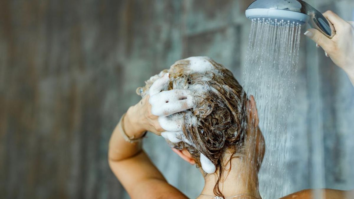 Mulai Sekarang Hindari Mandi Malam, Ini Dampak Buruknya Bagi Kesehatan