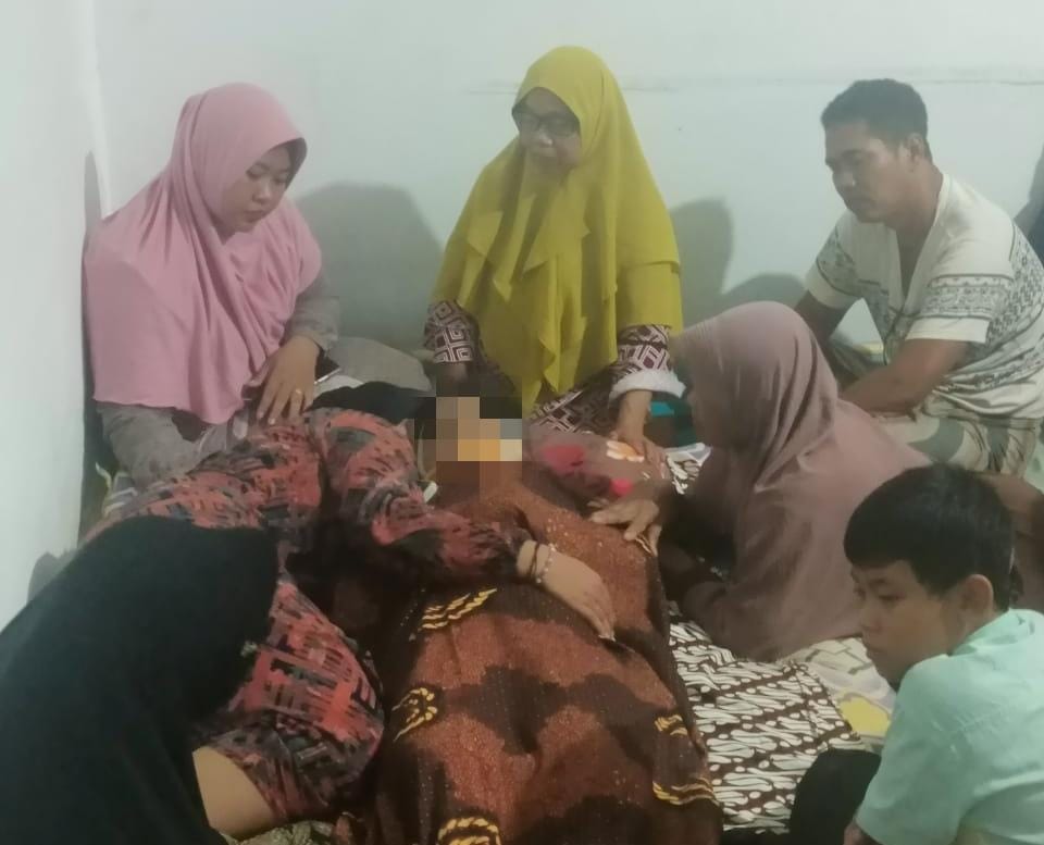 Bocah 12 Tahun Tewas Tersambar Petir di Dalam Rumah, saat Itu Korban Main Hp