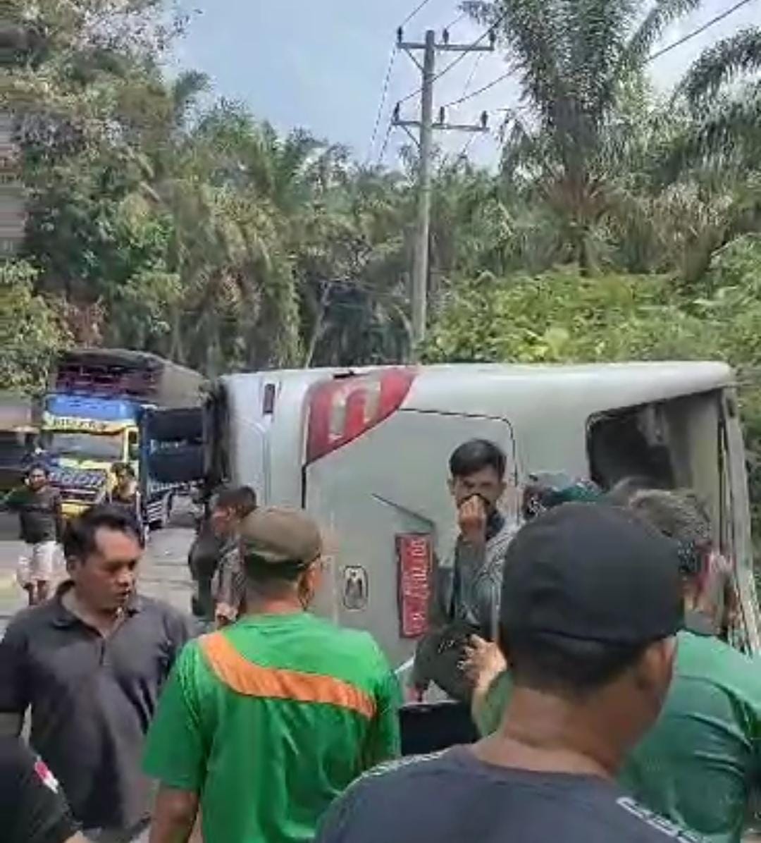 Bus Atlet Karate Kecelakaan, Puluhan Penumpang Cedera