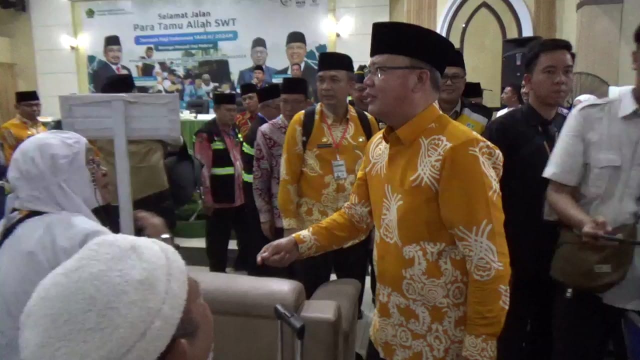 Gubernur Bengkulu Rohidin Antar Langsung 391 CJH Kloter 1 Bengkulu ke Embarkasi Padang