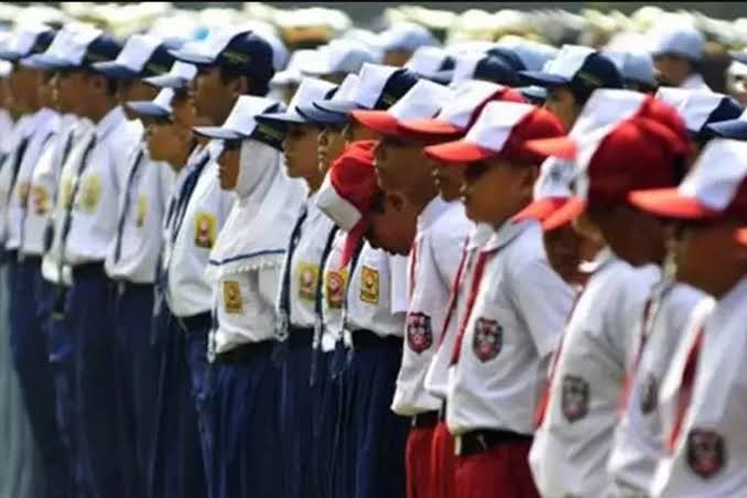 Aturan Baru Seragam SD SMP dan SMA 2024, Ini Sanksi Kepala Sekolah yang Tak Menerapkan