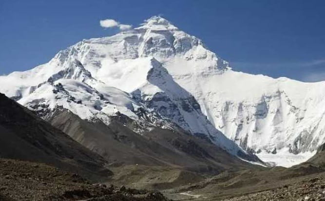 Di Gunung Ini, Mayat Dibiarkan Bergeletakan, Ternyata Ini Alasannya