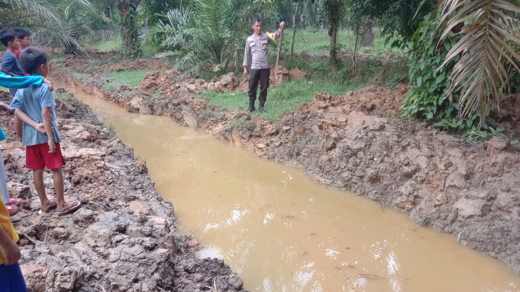 Diduga Terpeleset di Parit Perkebunan Sawit Sedalam 2 Meter, Bocah TK Meninggal Dunia