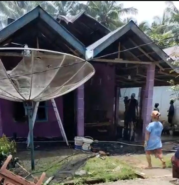 Penghuni Rumah ke Kebun, Korsleting Listrik Menyambar