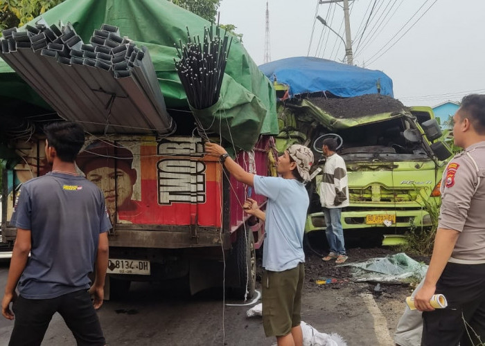 Truk Material vs Truk Batu Bara Adu Kambing, Satu Orang Meninggal Dunia 