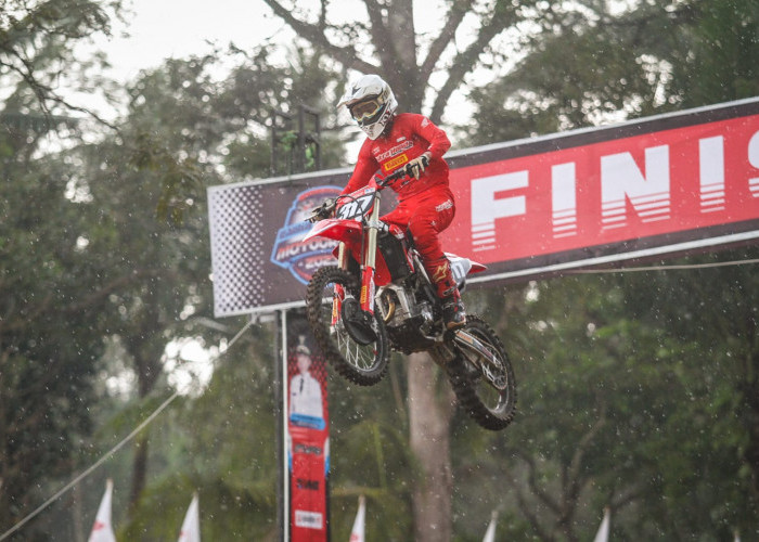 Crosser Astra Honda Tapaki Podium Tertinggi Balap Pembuka Kejurnas Motocross 2023