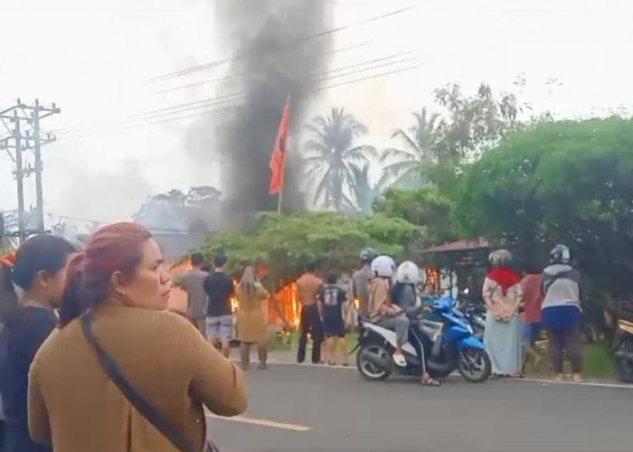 Rumah Warga Pasar Pedati Habis Dilalap Si Jago Merah, Diduga Karena Korsleting Listrik 