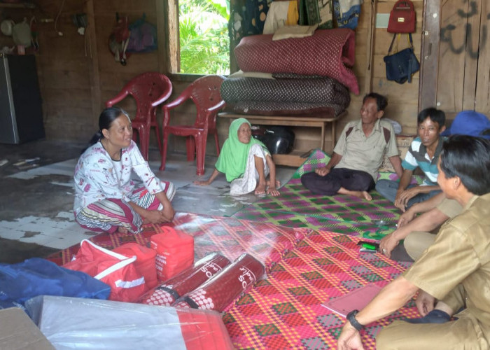 Rumah Rusak Dihantam Angin Kencang, Warga Seluma Akhirnya Dapat Bantuan