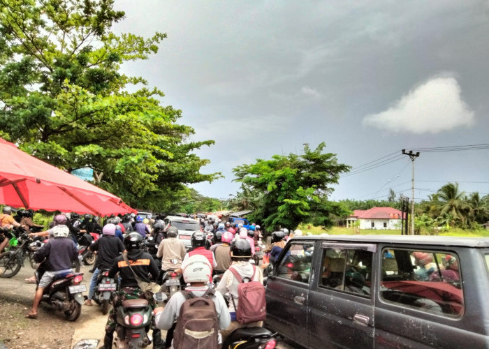 Ruas Jalan Kawasan Danau Dendam Macet Parah